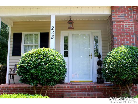 223 General Griffith Circle Rutherfordton, NC 28139 - Photo 2 of 24 front view of a house