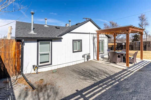 a view of a house with backyard and porch