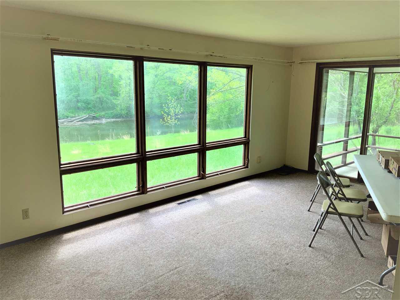 565 West Pine River Road Midland, MI 48640 - Photo 7 of 29 50042499-6.JPG