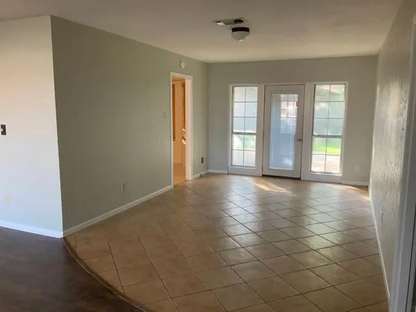 $2,200 | 1470 West South Loop, Stephenville, TX 76401