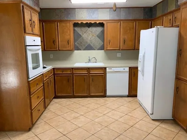 $2,200 | 1470 West South Loop, Stephenville, TX 76401