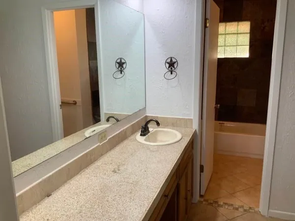 $2,200 | 1470 West South Loop, Stephenville, TX 76401
