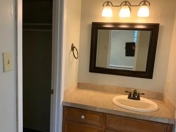 $2,200 | 1470 West South Loop, Stephenville, TX 76401