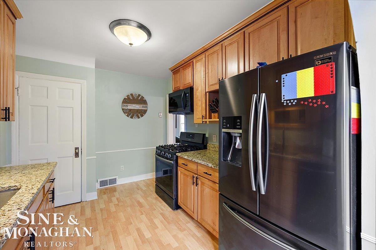 2207 Hawthorne Road Grosse Pointe Woods, MI 48236 - Photo 16 of 42