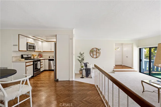 $635,000 | 29125 Thousand Oaks Boulevard, Unit D, Agoura Hills, CA 91301