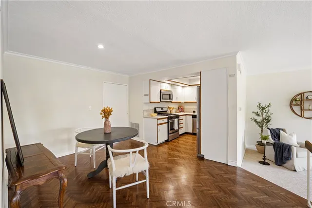 $635,000 | 29125 Thousand Oaks Boulevard, Unit D, Agoura Hills, CA 91301