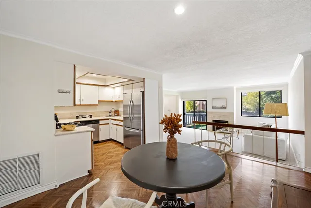 $635,000 | 29125 Thousand Oaks Boulevard, Unit D, Agoura Hills, CA 91301