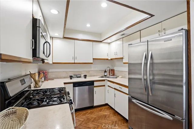 $635,000 | 29125 Thousand Oaks Boulevard, Unit D, Agoura Hills, CA 91301