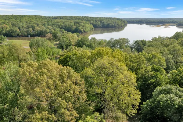 $695,000 | 242 Woodruff Lane, Cadiz, KY 42211