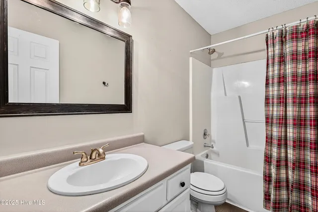 $247,000 | 447 Dion Drive, Hubert, NC 28539