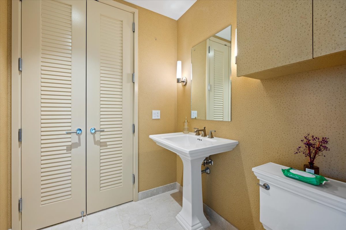 401 North Wabash Avenue, Unit 71C Chicago, IL 60611 - Photo 8 of 38 a bathroom with a sink a toilet and mirror