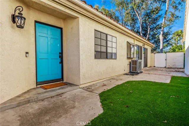 a view of a back yard of the house