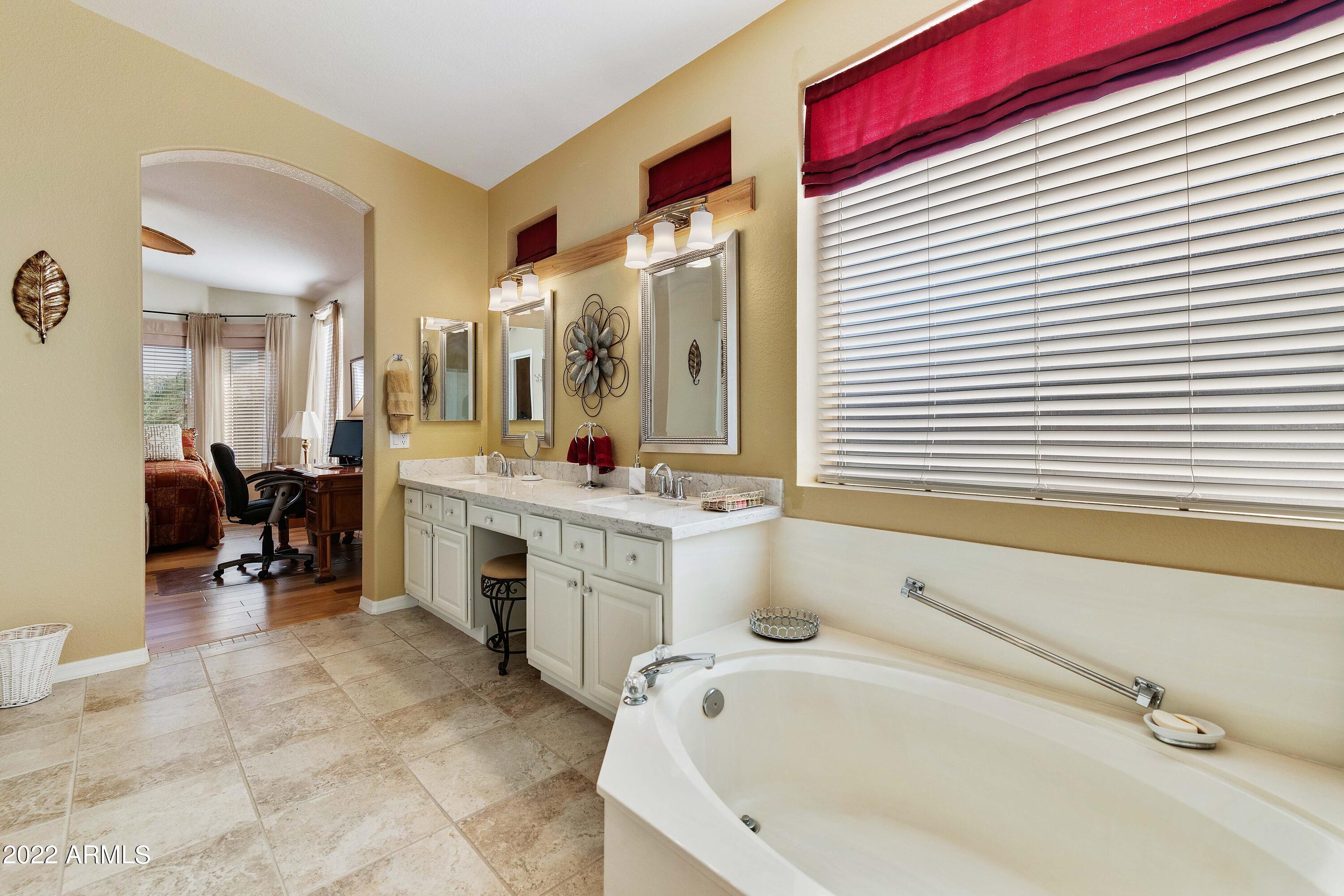 4280 East Walnut Road Gilbert, AZ 85298 - Photo 24 of 73 4280 E-027-034-pat-MLS_Size
