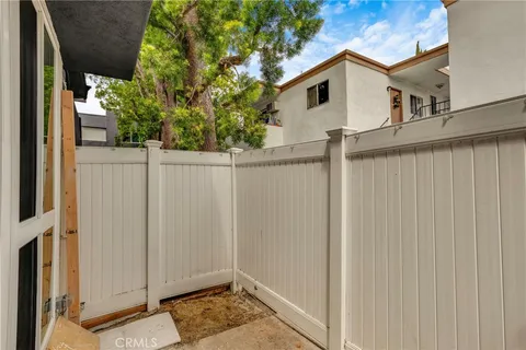 $623,000 | 5142 Zelzah Avenue, Unit 25, Encino, CA 91316