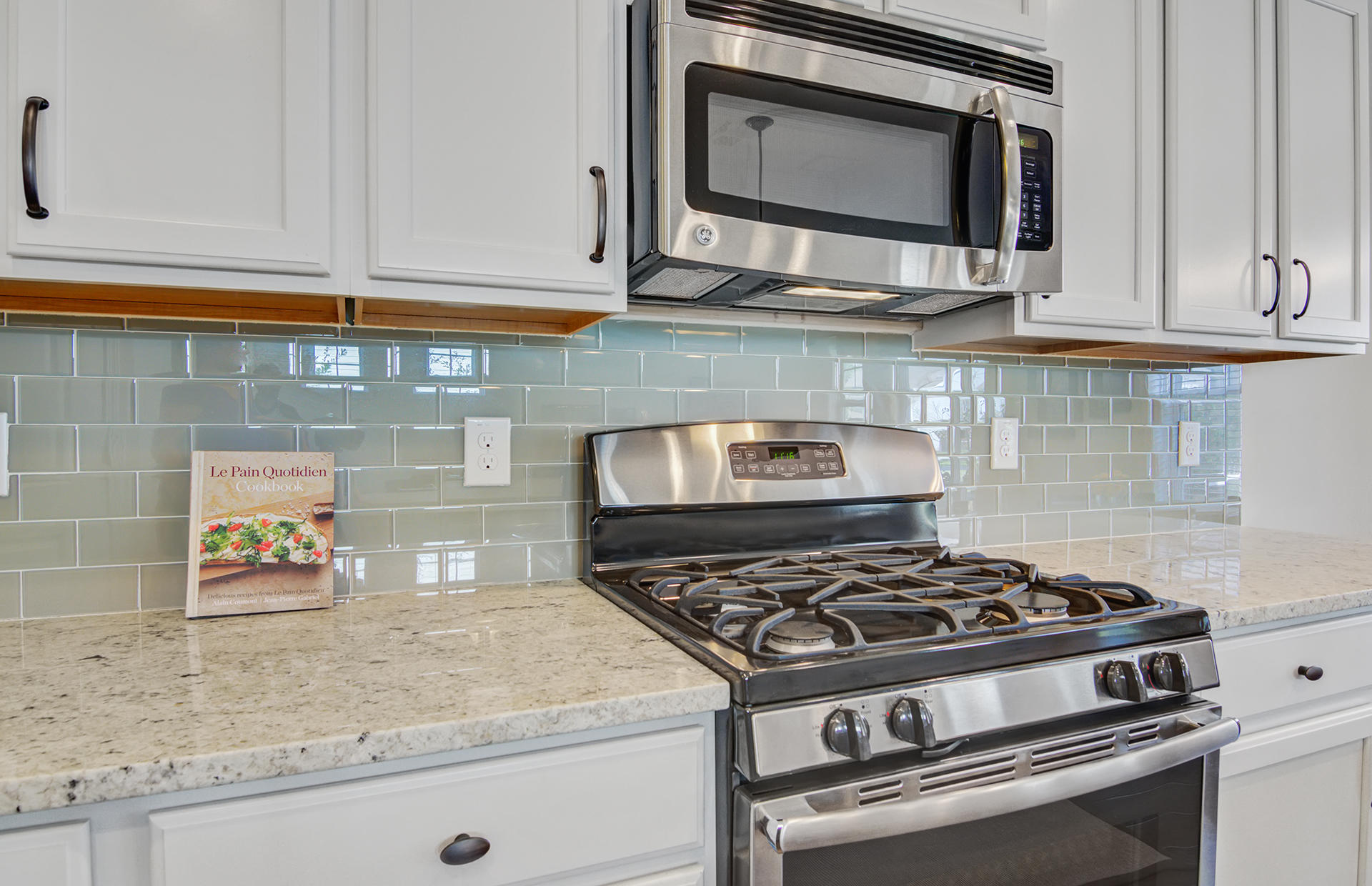 1459 Red Tide Road Mount Pleasant, SC 29466 - Photo 5 of 29 Gas Range