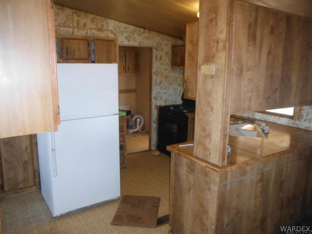 3572 Salt Road Golden Valley, AZ 86413 - Photo 14 of 17 a view of walk in closet