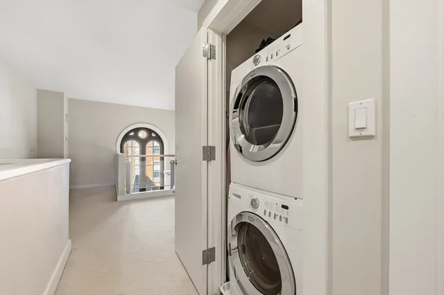 a view of entryway with washer and dryer
