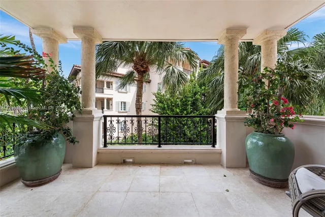 $28,000 | 19122 Fisher Island Drive, Unit 19122, Miami Beach, FL 33109