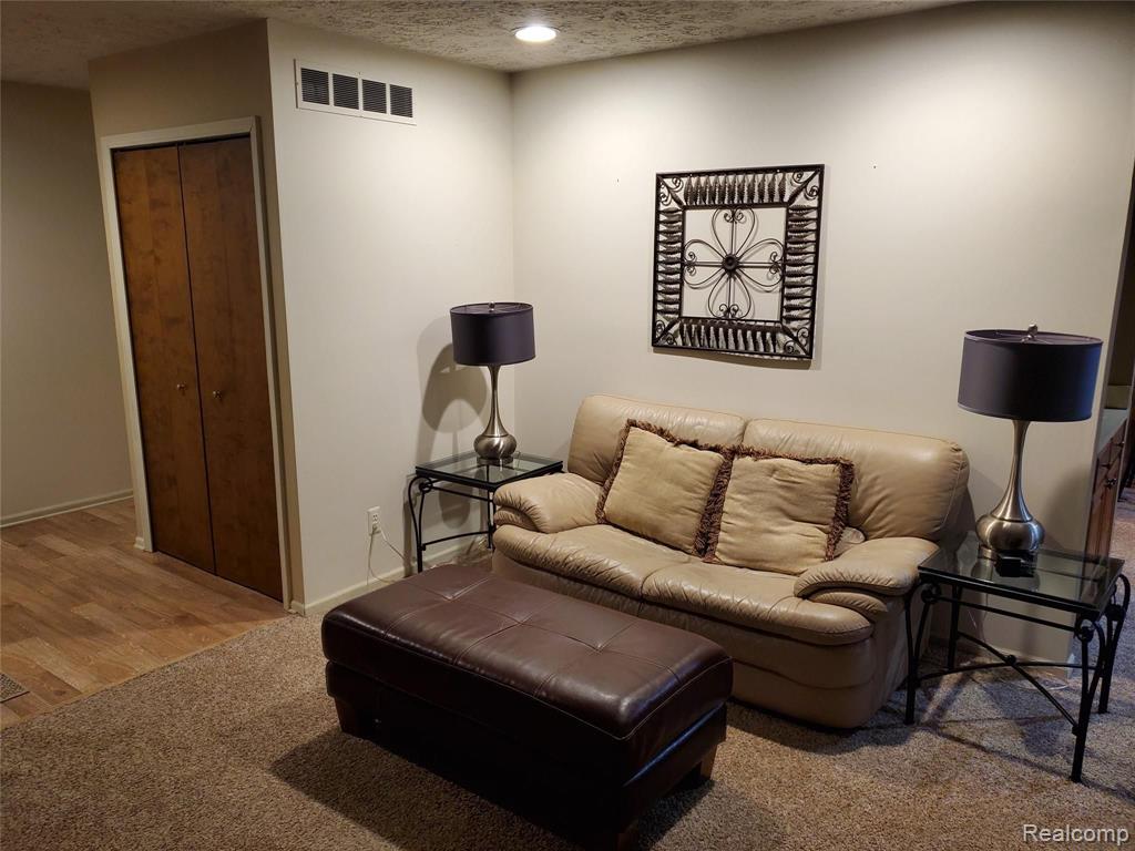 2525 Faussett Road Howell, MI 48855 - Photo 7 of 30