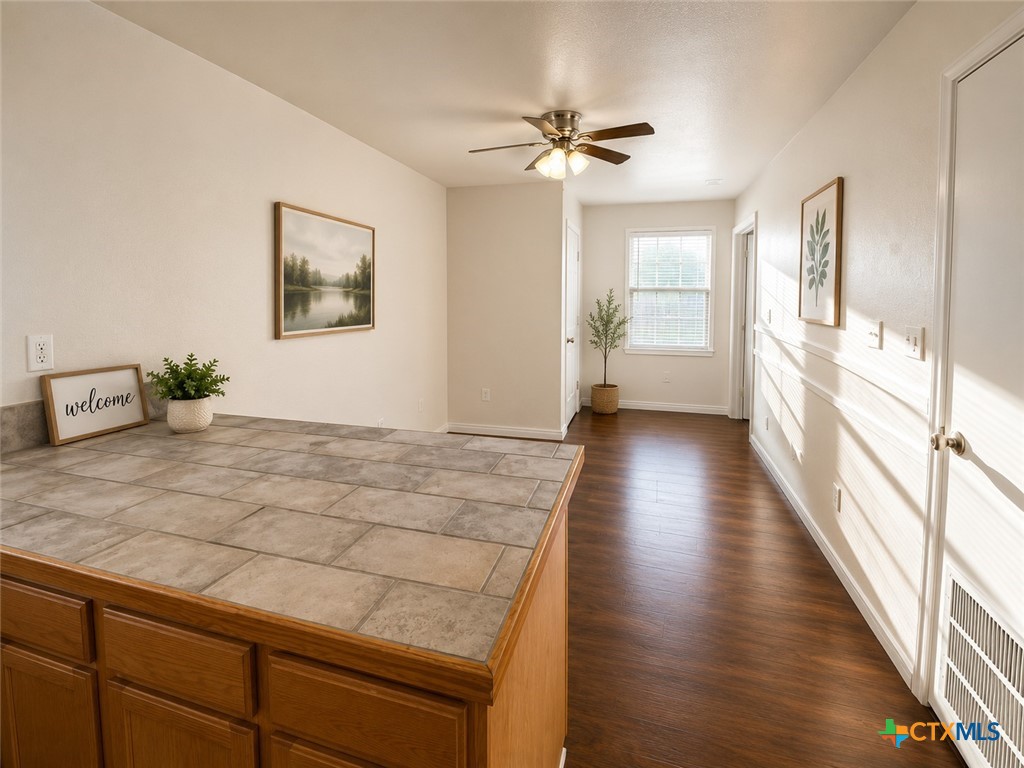 661 West Austin Street, Unit D Luling, TX 78648 - Photo 3 of 7