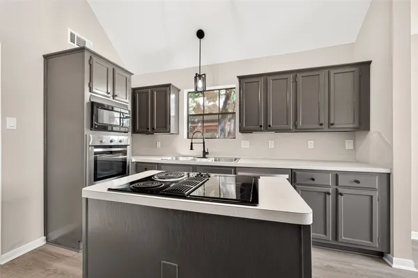 $2,400 | 4906 Pleasure Lake Lane, Willis, TX 77318