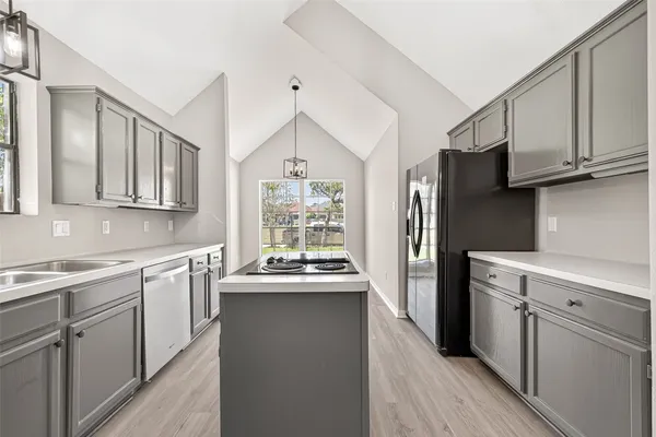 $2,400 | 4906 Pleasure Lake Lane, Willis, TX 77318