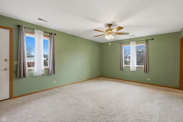 $2,100 | 490 Westwood Court, Unit D, Crystal Lake, IL 60014