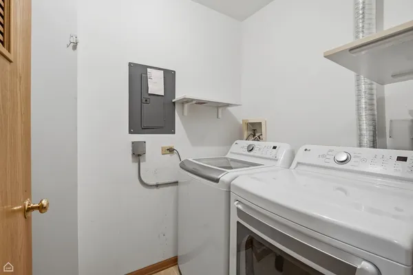 $2,100 | 490 Westwood Court, Unit D, Crystal Lake, IL 60014