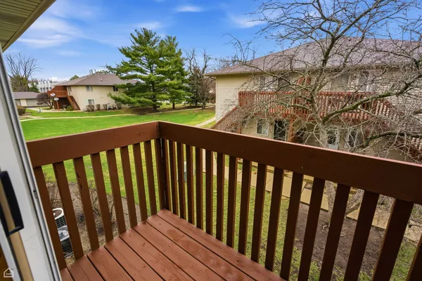 $2,100 | 490 Westwood Court, Unit D, Crystal Lake, IL 60014
