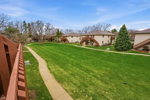 $2,100 | 490 Westwood Court, Unit D, Crystal Lake, IL 60014