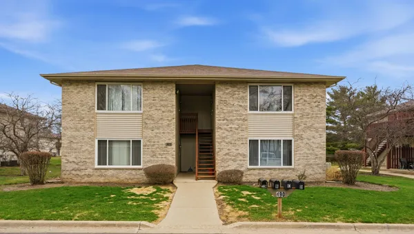 $2,100 | 490 Westwood Court, Unit D, Crystal Lake, IL 60014