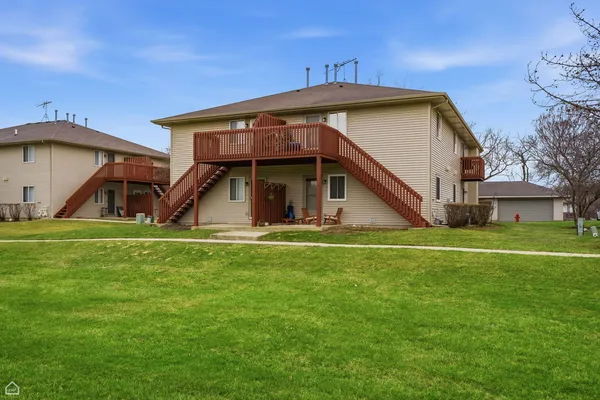 $2,100 | 490 Westwood Court, Unit D, Crystal Lake, IL 60014