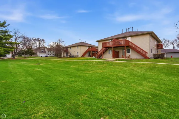 $2,100 | 490 Westwood Court, Unit D, Crystal Lake, IL 60014