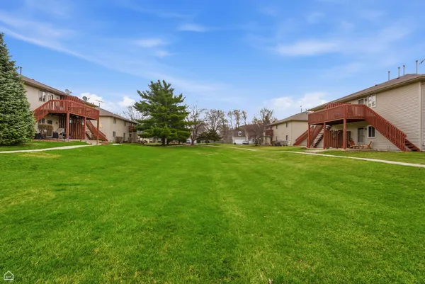 $2,100 | 490 Westwood Court, Unit D, Crystal Lake, IL 60014