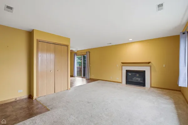 $2,100 | 490 Westwood Court, Unit D, Crystal Lake, IL 60014