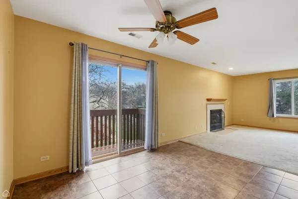 $2,100 | 490 Westwood Court, Unit D, Crystal Lake, IL 60014