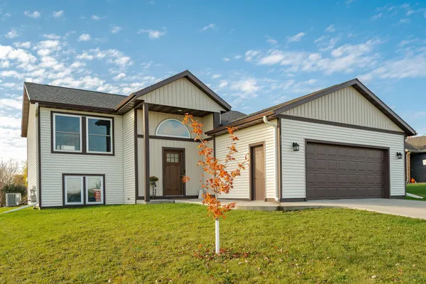 $379,900 | 615 7th Avenue Northeast, Plainview, MN 55964