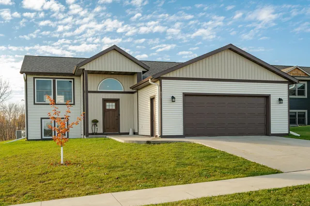 $389,900 | 615 7th Avenue Northeast, Plainview, MN 55964