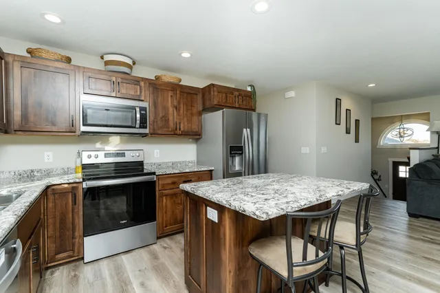 $389,900 | 615 7th Avenue Northeast, Plainview, MN 55964