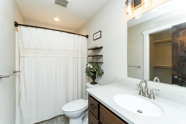 $389,900 | 615 7th Avenue Northeast, Plainview, MN 55964