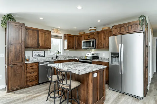 $389,900 | 615 7th Avenue Northeast, Plainview, MN 55964