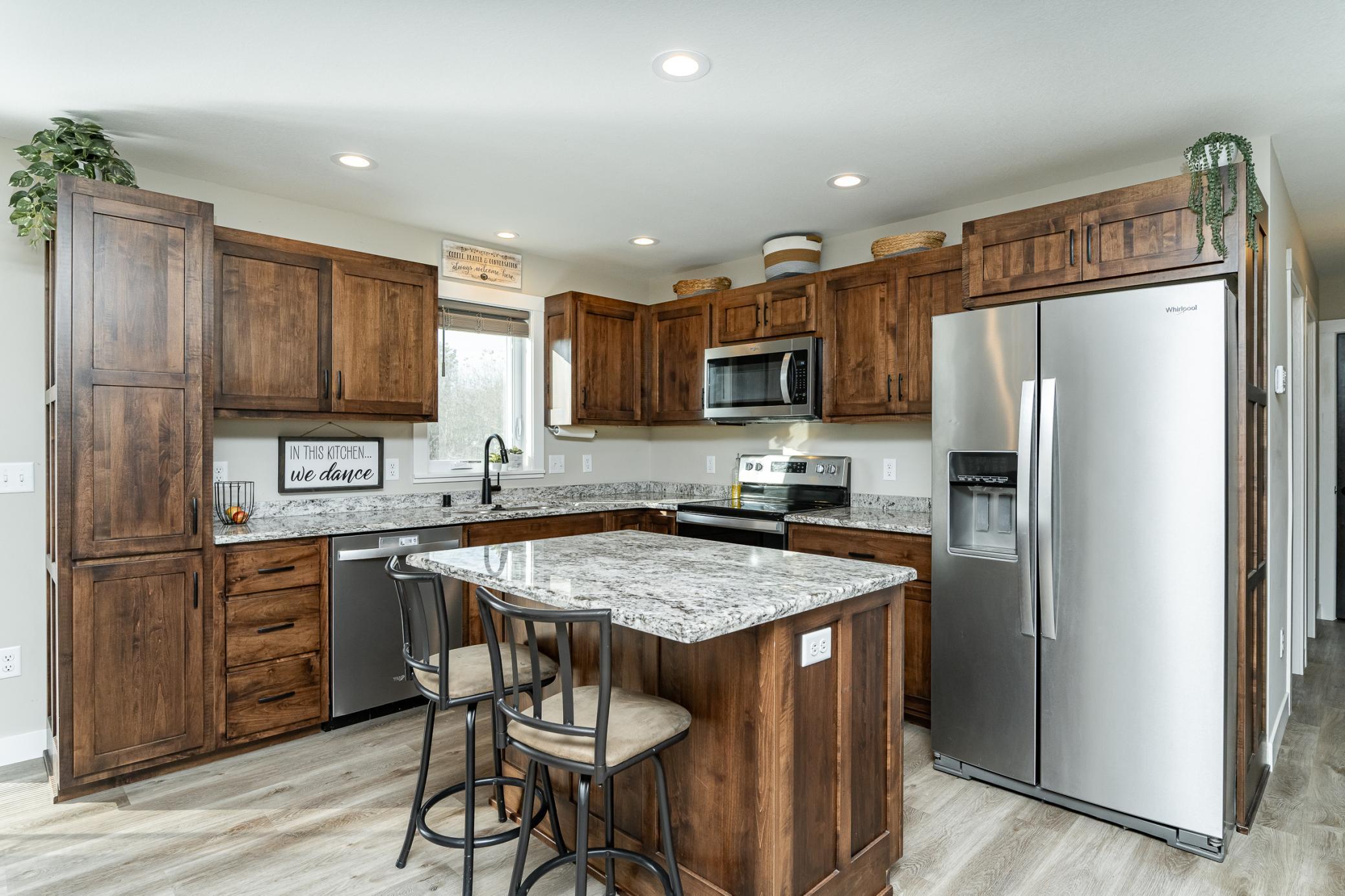 615 7th Avenue Northeast Plainview, MN 55964 - Photo 7 of 36