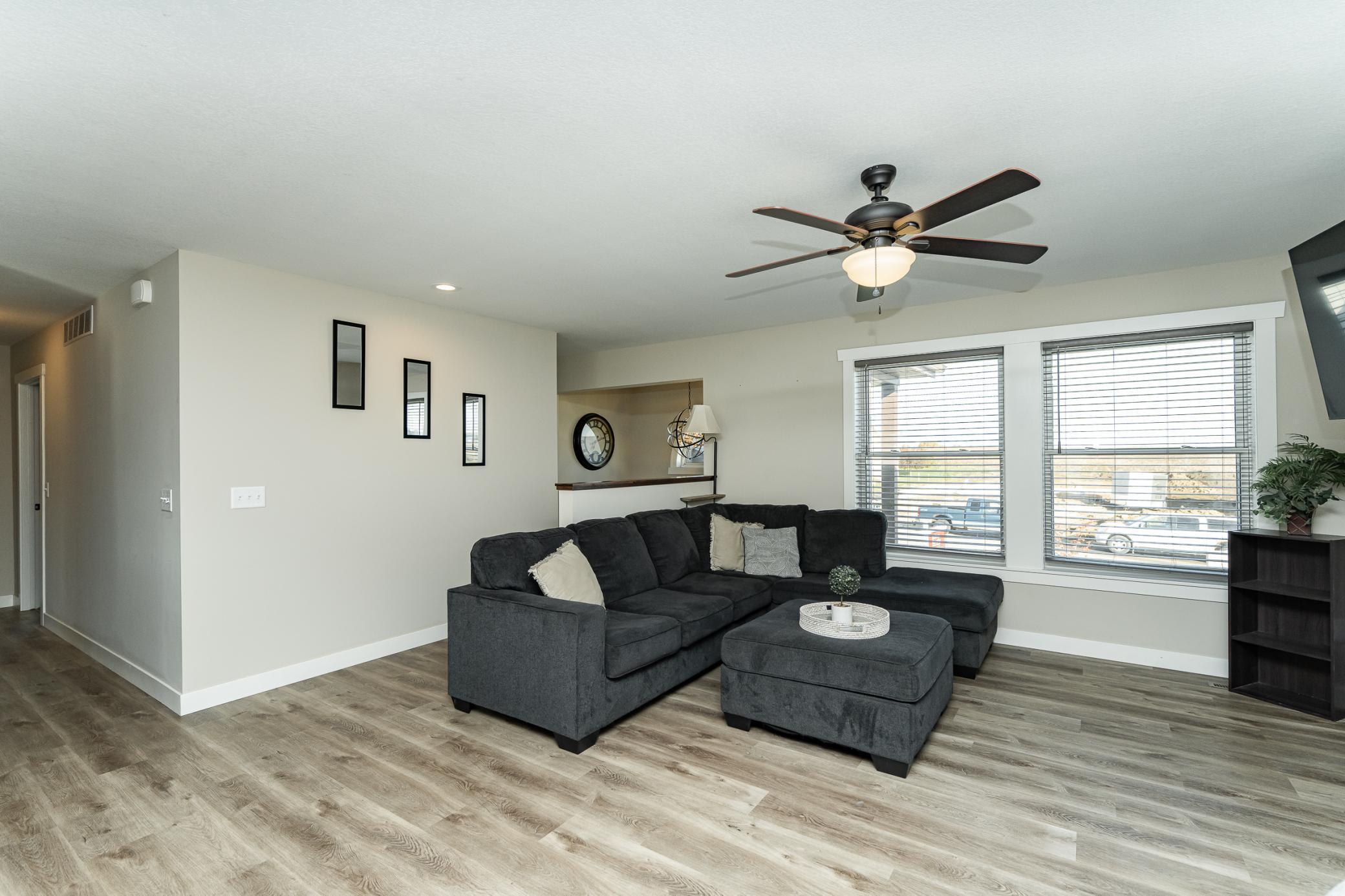 615 7th Avenue Northeast Plainview, MN 55964 - Photo 10 of 36