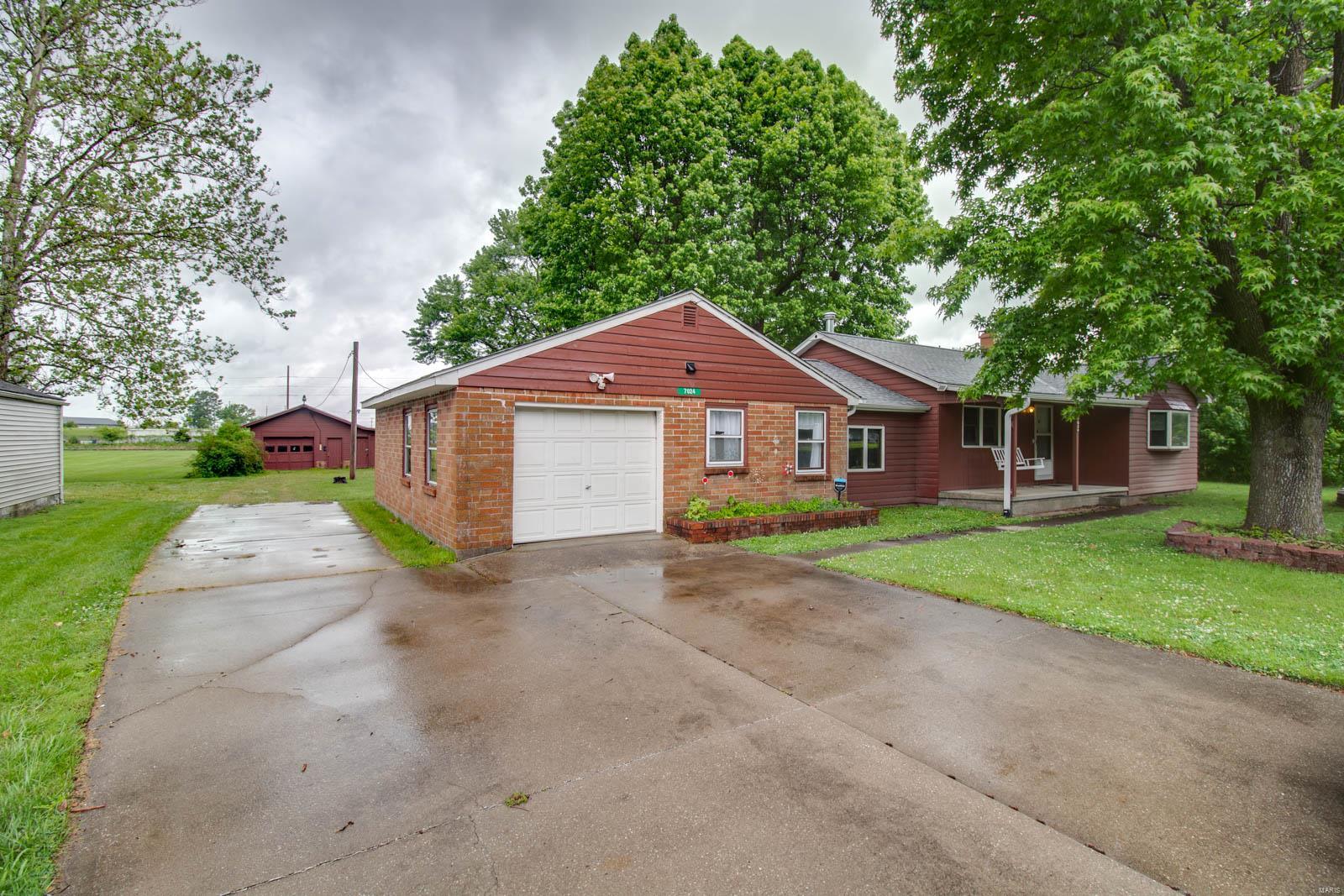 7024 North Humbert Road Godfrey, IL 62035 - Photo 3 of 40