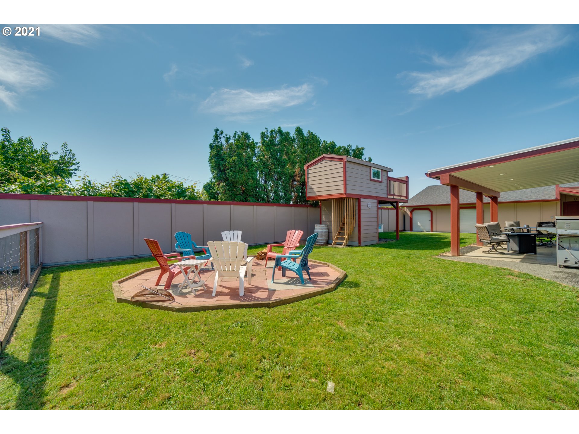 3132 1st Street Hubbard, OR 97032 - Photo 25 of 32 a outdoor view with a seating space