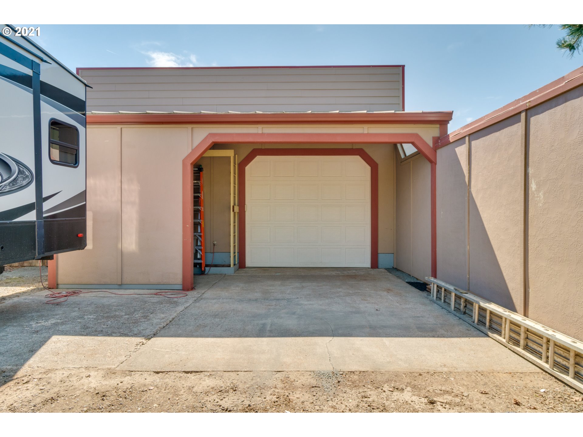 3132 1st Street Hubbard, OR 97032 - Photo 29 of 32 a view of a garage