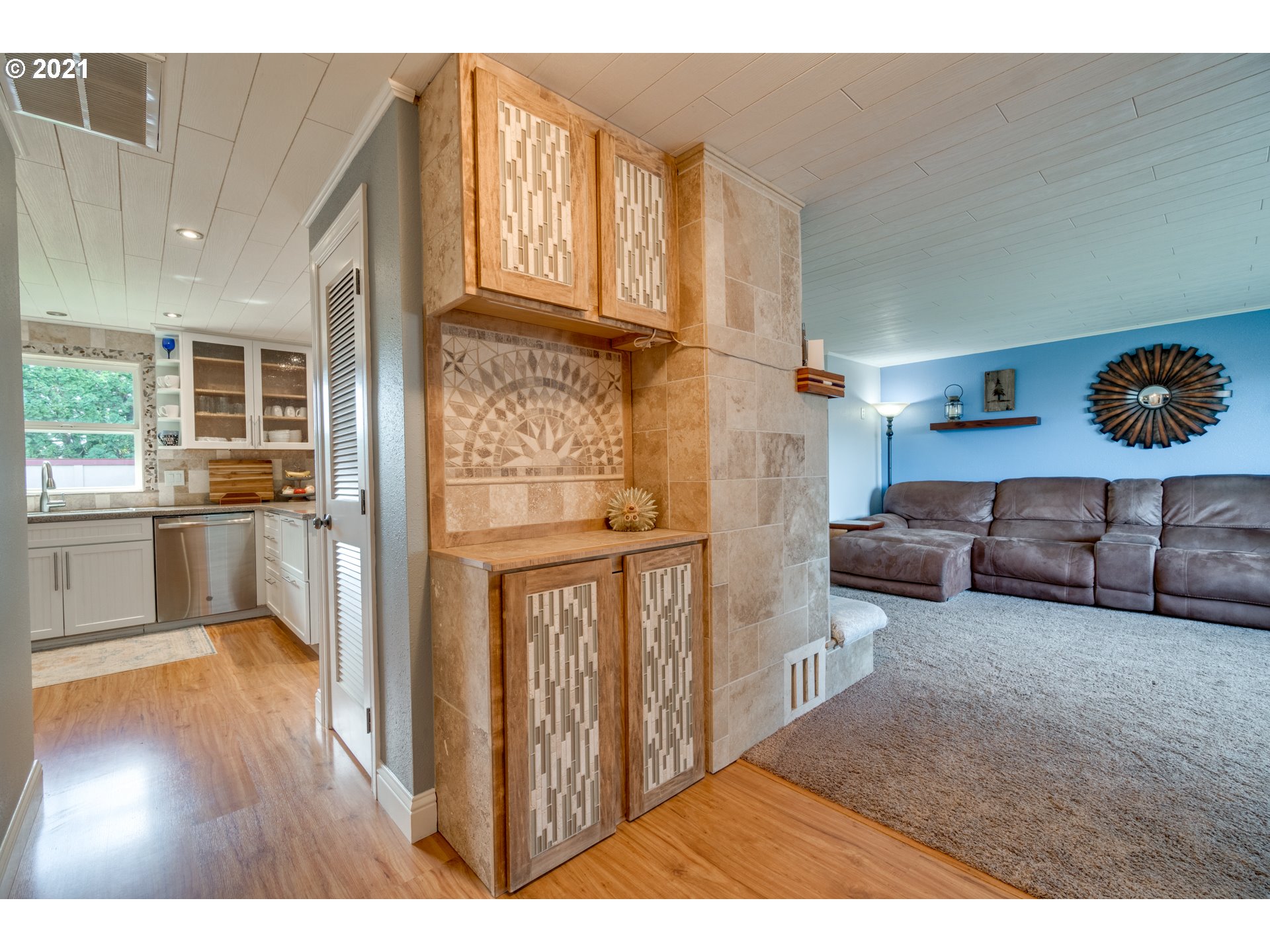 3132 1st Street Hubbard, OR 97032 - Photo 5 of 32 a living room with furniture and a kitchen view