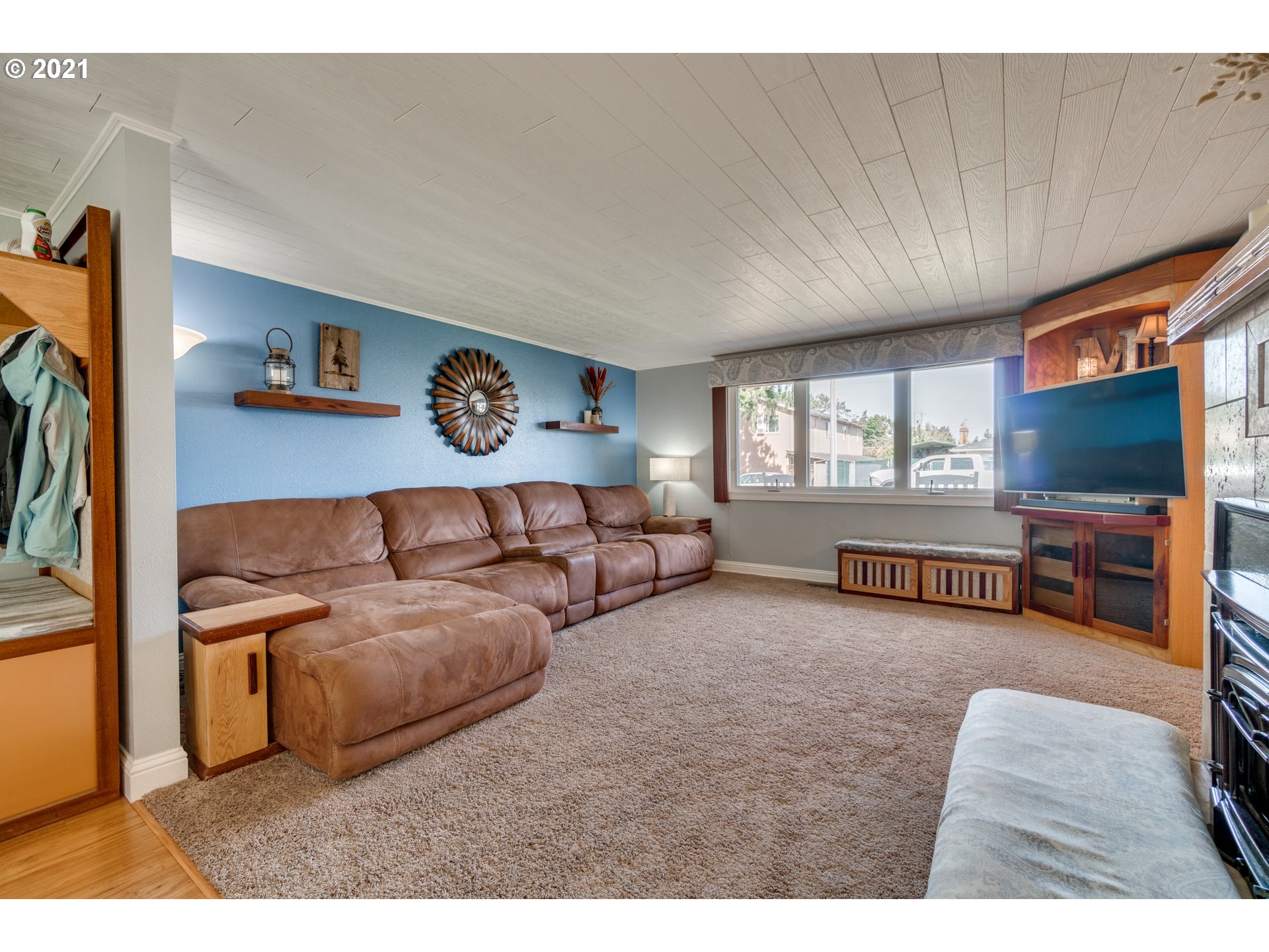 3132 1st Street Hubbard, OR 97032 - Photo 7 of 32 a living room with furniture and a flat screen tv