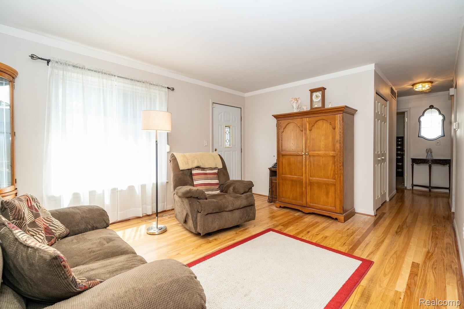 29215 Schoenherr Road Warren, MI 48088 - Photo 5 of 30 06_DSC06338_mls.jpg