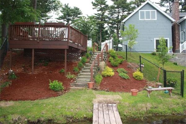 29 Union Point Road Webster, MA 01570 - Photo 4 of 30 a front view of a house with garden
